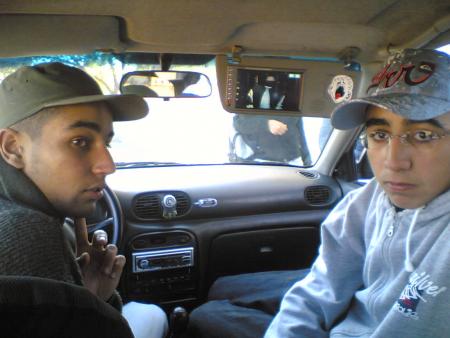 moi et mehdi ds ma voiture